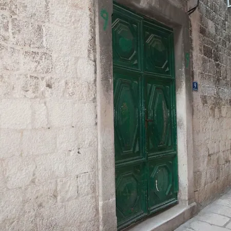 Buga And Tuga سبليت