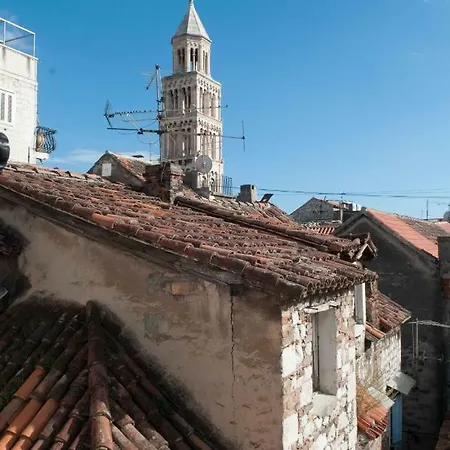 Buga And Tuga سبليت